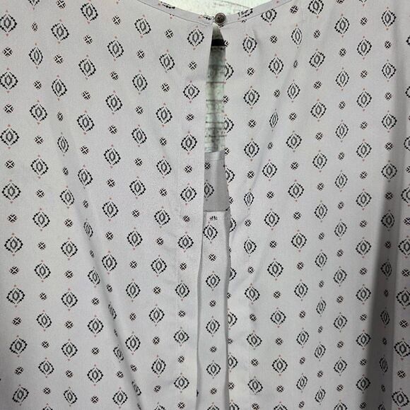 Maurices Geo Print Short Sleeve Top Size 3x Plus - Picture 5 of 8